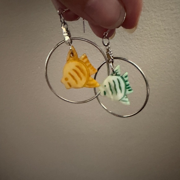 Handmade Shell Dangle Earrings - Picture 3 of 3